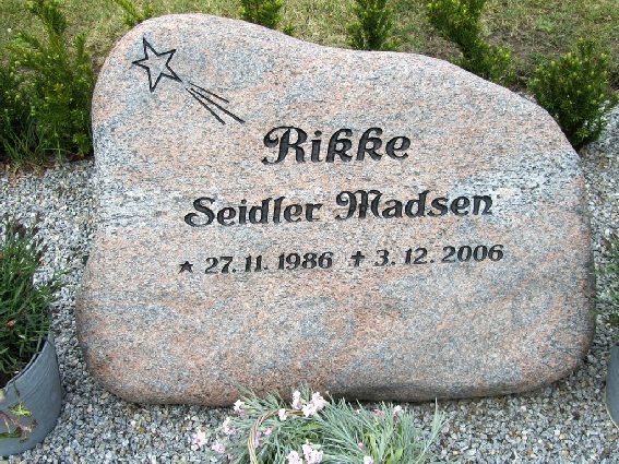 Billede af gravsten på Skagen Kirkegård