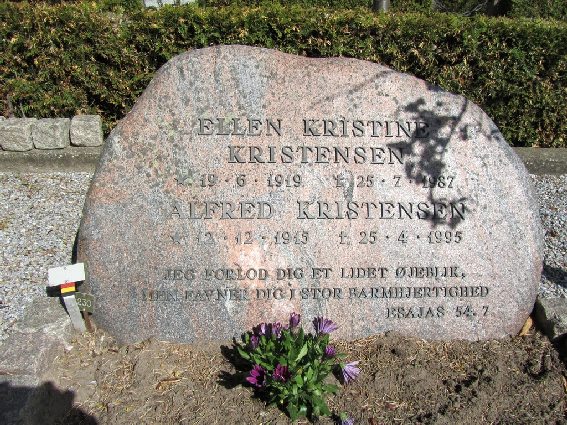 Billede af gravsten på Skagen Kirkegård