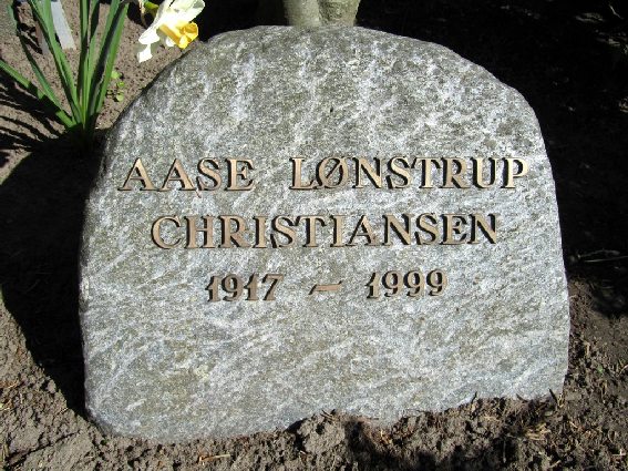Billede af gravsten på Skagen Kirkegård