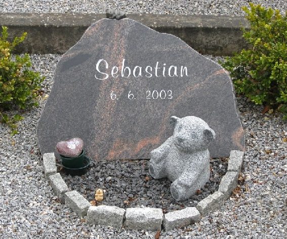 Billede af gravsten på Skagen Kirkegård