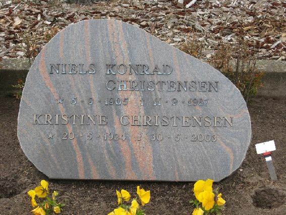 Billede af gravsten på Skagen Kirkegård