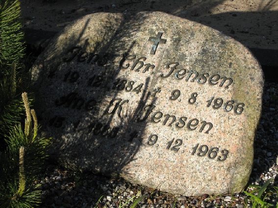 Billede af gravsten på Skagen Kirkegård