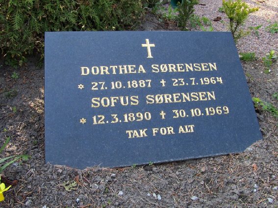 Billede af gravsten på Skagen Kirkegård