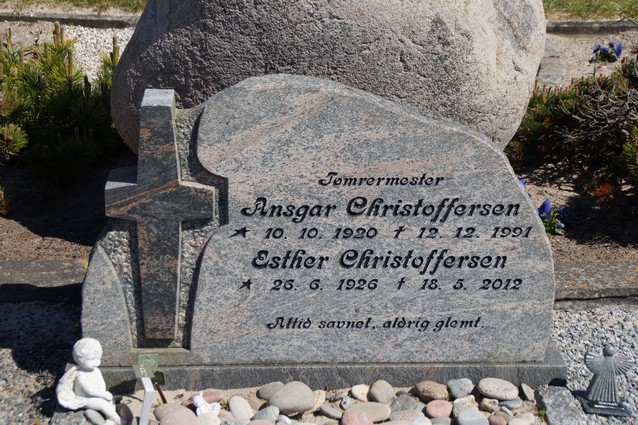 Billede af gravsten på Skagen Kirkegård