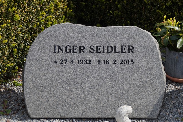 Billede af gravsten på Skagen Kirkegård